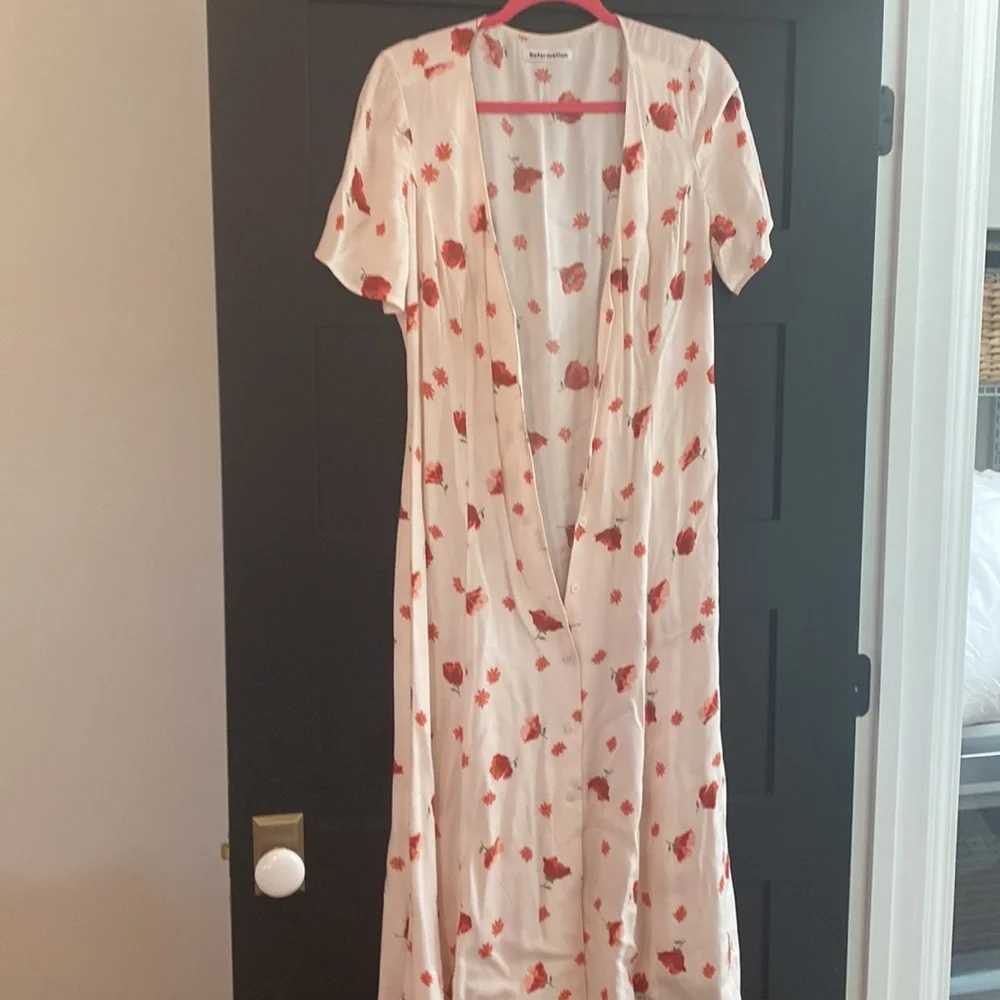 Super cute Reformation dress wore 3 times perfect condition needs a good steam - Picture 4 of 4
